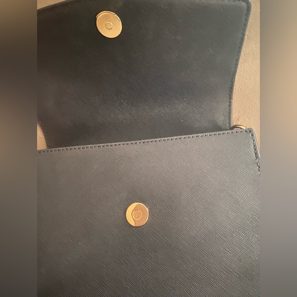 SOLD-Tory Burch Emerson Envelope Adjustable Shoulder bag - Picture 9 of 10